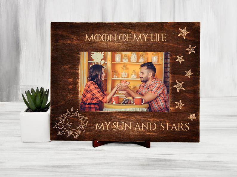 

Фоторамка с гравировкой "Moon of my life" подарок для влюбленных 13х18, горизонтальная, Темное дерево, WOODPRESENT