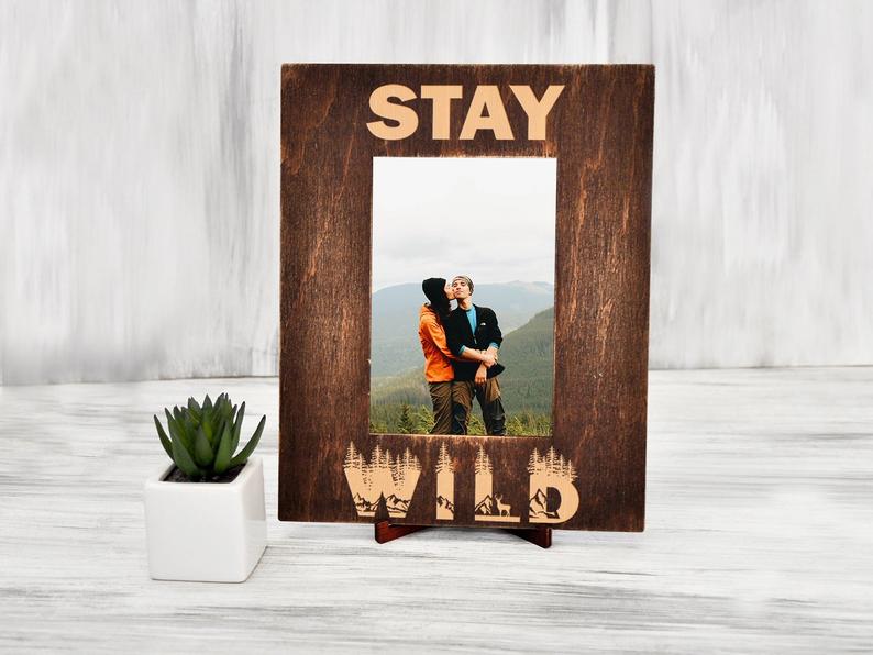 

Подарочная рамка для фото из натурального дерева с гравировкой "Stay wild" 13х18, вертикальная, Темное дерево, WOODPRESENT