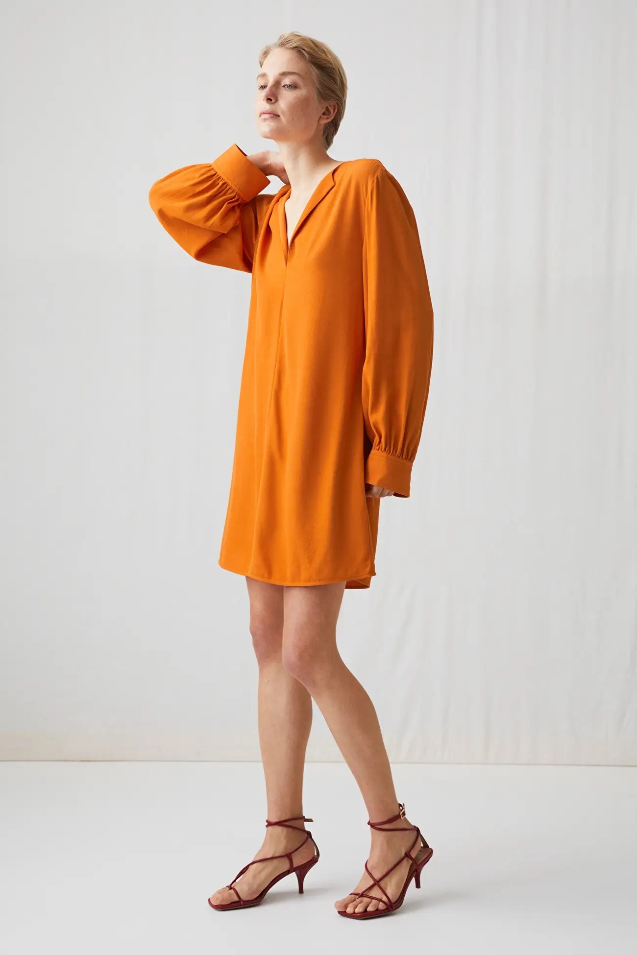 

Платье Arket Short Crêpe Dress, Платье Arket Short Crêpe Dress 38