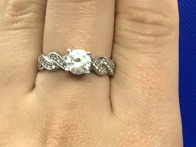 

Серебряное кольцо с фианитом Sky Jewelry 000193