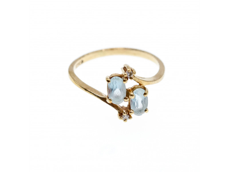 

Золотое кольцо 10К ( 417 проба ) с голубым аквамарином и бриллиантами Sky Jewelry 000547