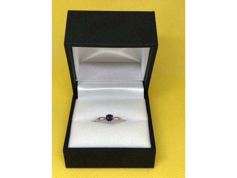 

Серебряное кольцо с фиолетовым фианитом Sky Jewelry 000315