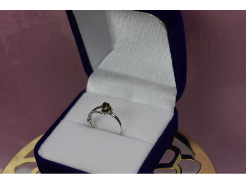 

Серебряное кольцо с гранатом Sky Jewelry 000724
