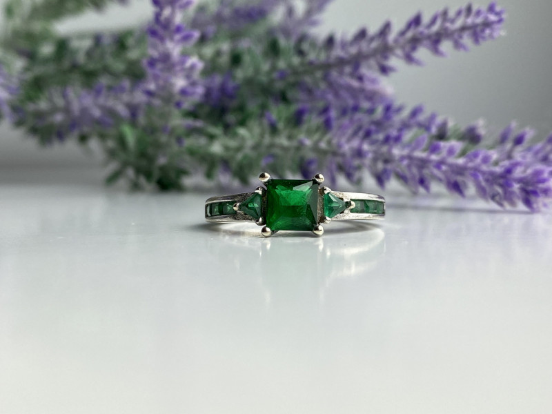 

Серебряное кольцо с камнем Тсаворит (Цаворит) 925 проба Натуральный Sky Jewelry 002336