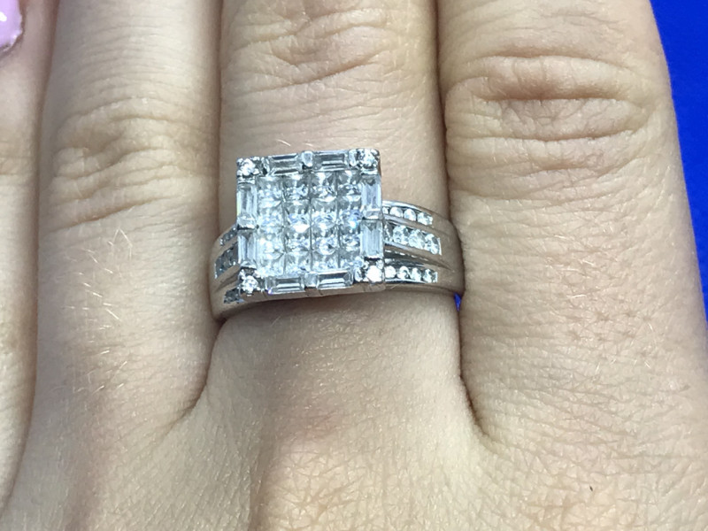 

Серебряное кольцо с фианитом Sky Jewelry 000175