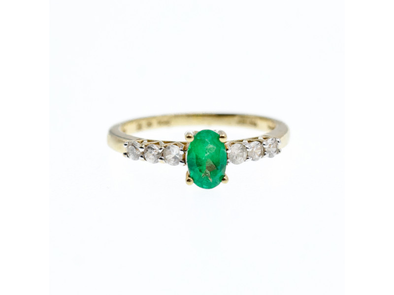 

Золотое кольцо с изумрудом и бесцветной Шпинелью Sky Jewelry 000660