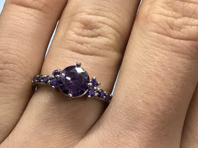 

Серебряное кольцо с фиолетовым фианитом Sky Jewelry 000212
