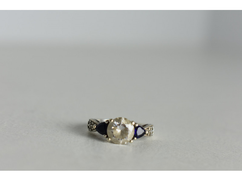 

Серебряное кольцо с Бесцветным Турмалином *АХРОИТ* и сапфирами Sky Jewelry 000962