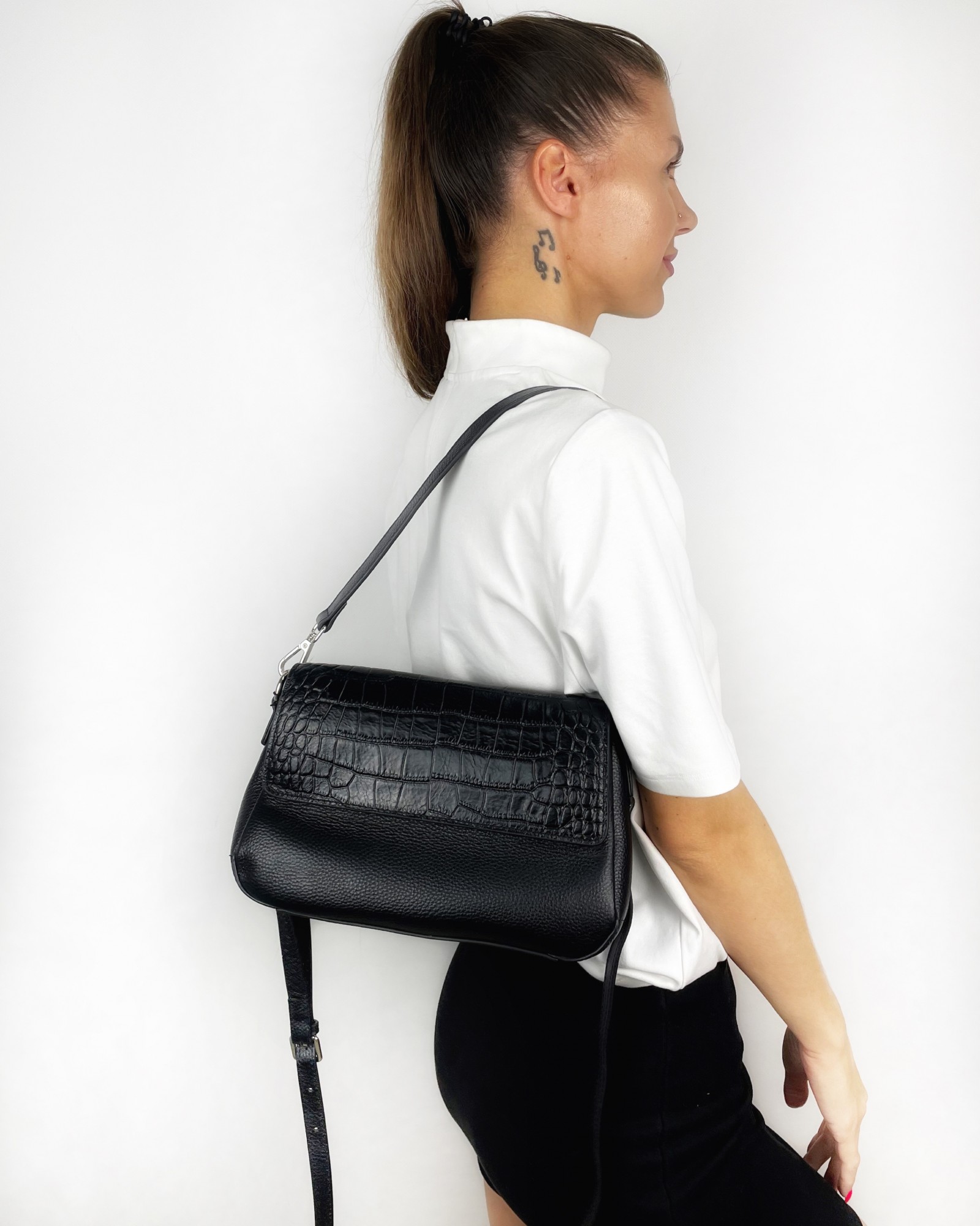 

Женская кожаная сумка кросс-боди 17 25 8 Magicbag Черная