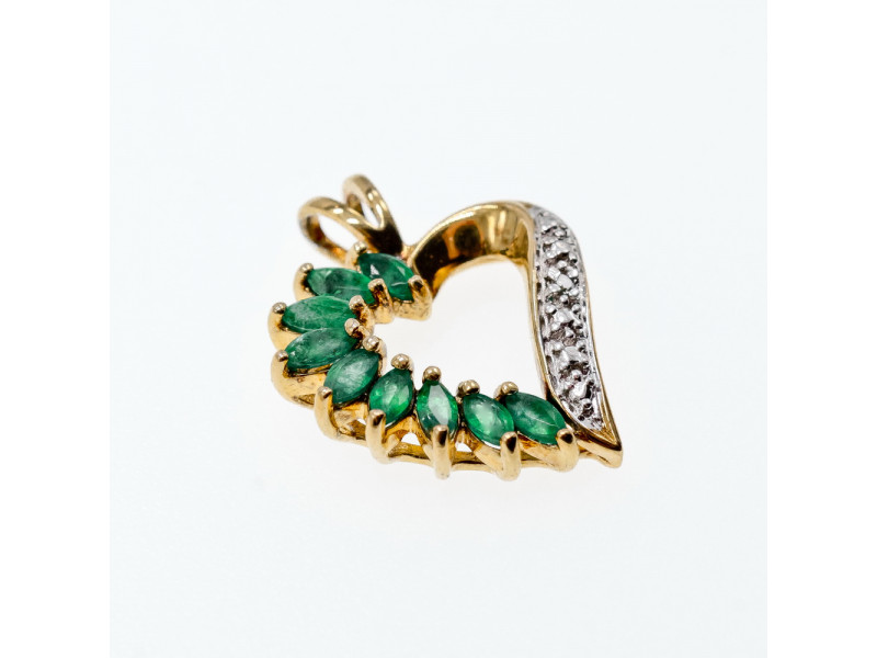

Серебряный кулон в позолоте с изумрудами Сердце Натуральный Sky Jewelry 003062