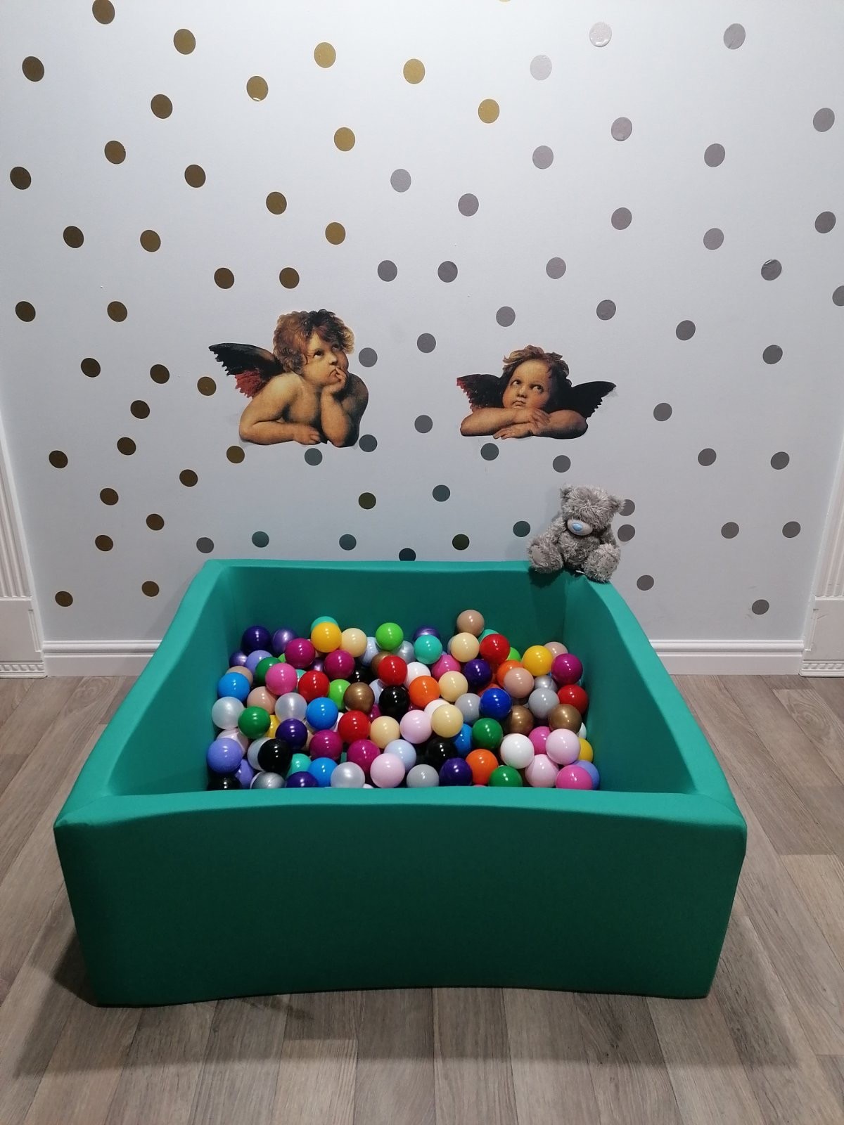 

Сухой бассейн Бирюзовый Maikinbaby квадрат 110 см и 300 шт шаров (арт.Мк110-115)