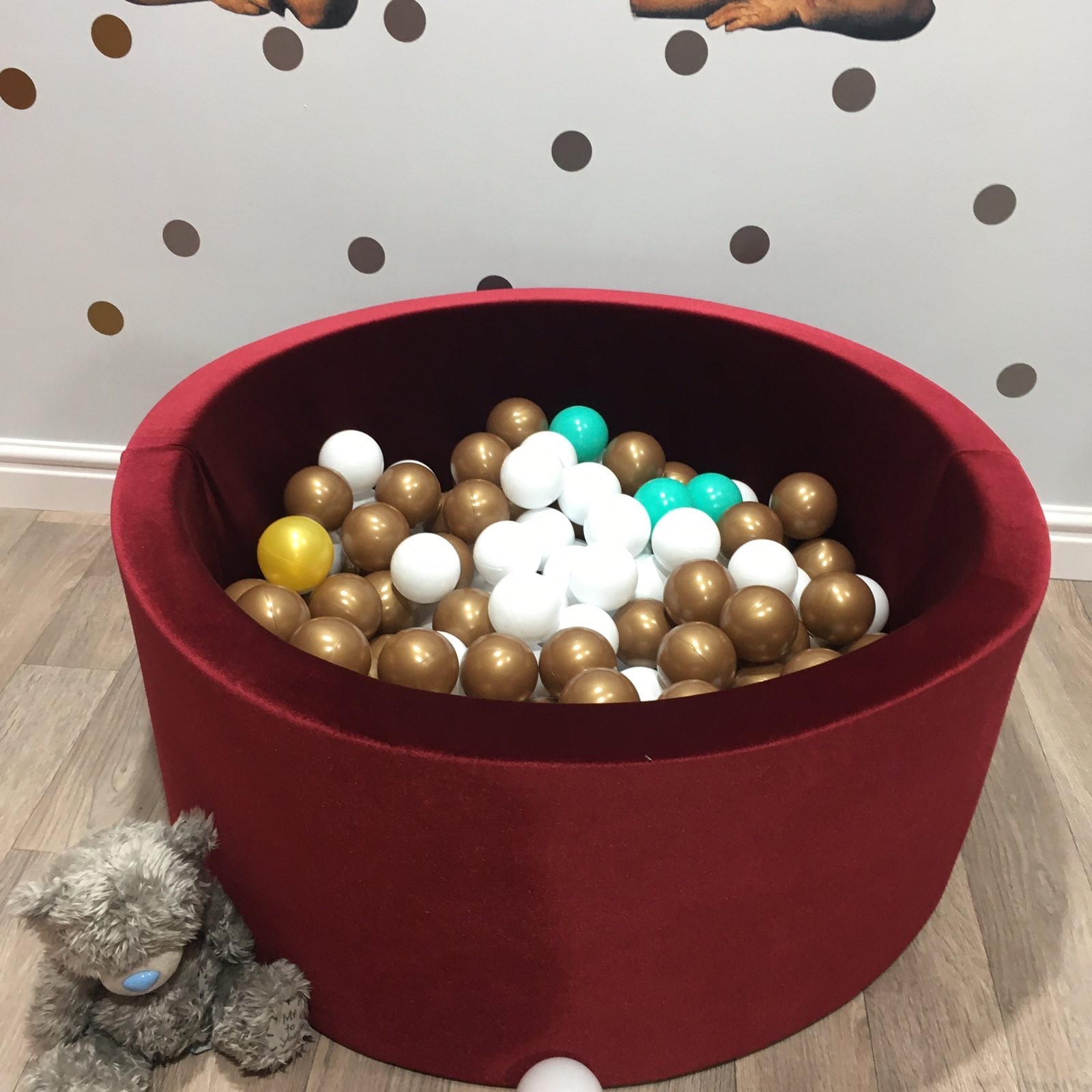 

Сухой бассейн с шариками Maikinbaby 130 см и 400 шт шаров Бархат Бордовый (арт.М130-145)
