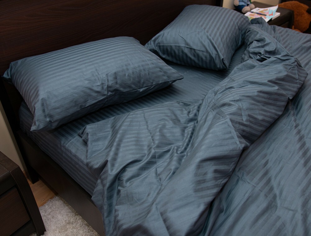 

Комплект постельного белья Без бренда Сатин-страйп Lux 150х215х2 Graphite