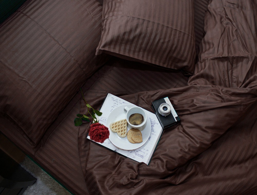 

Комплект постельного белья Без бренда Сатин-страйп Lux 200х220 Chocolate