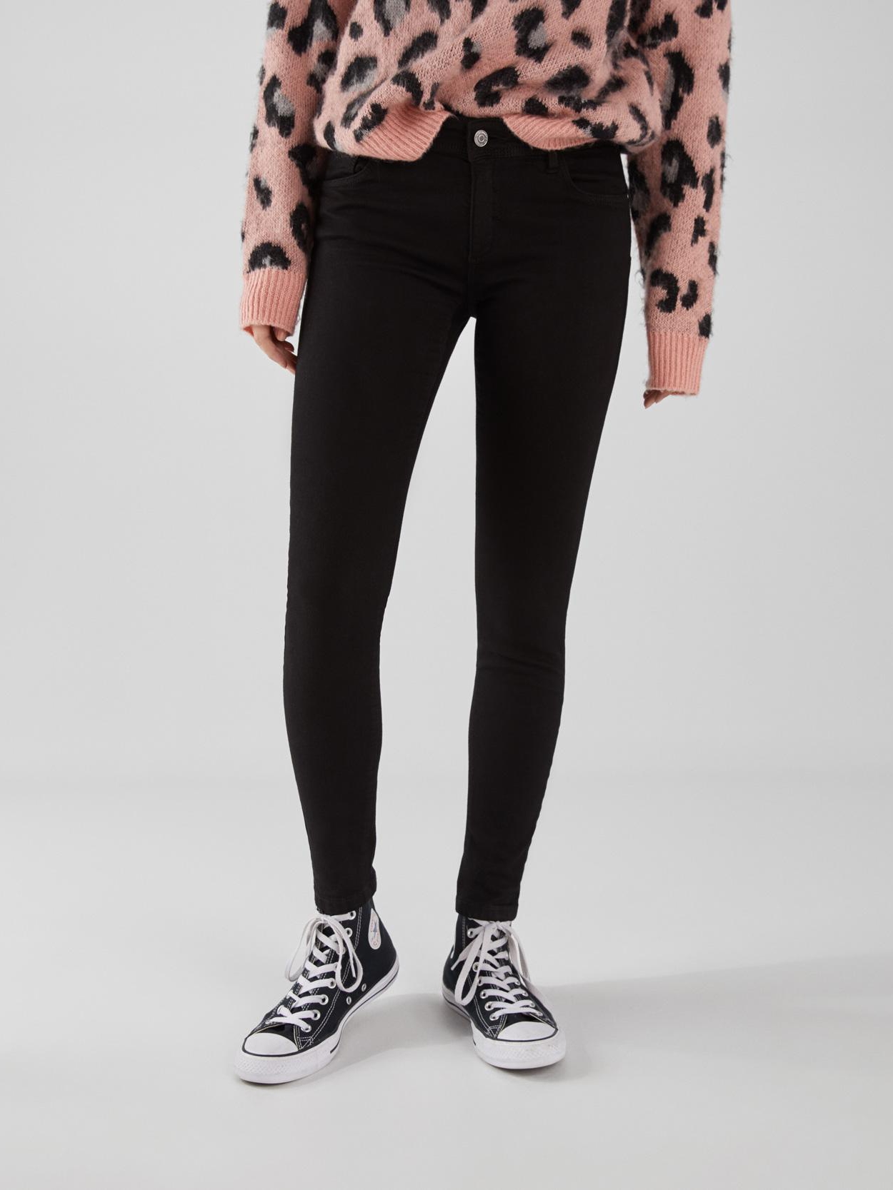 

Джинсы Bershka 5238/388/800-AAAD 38 Черные