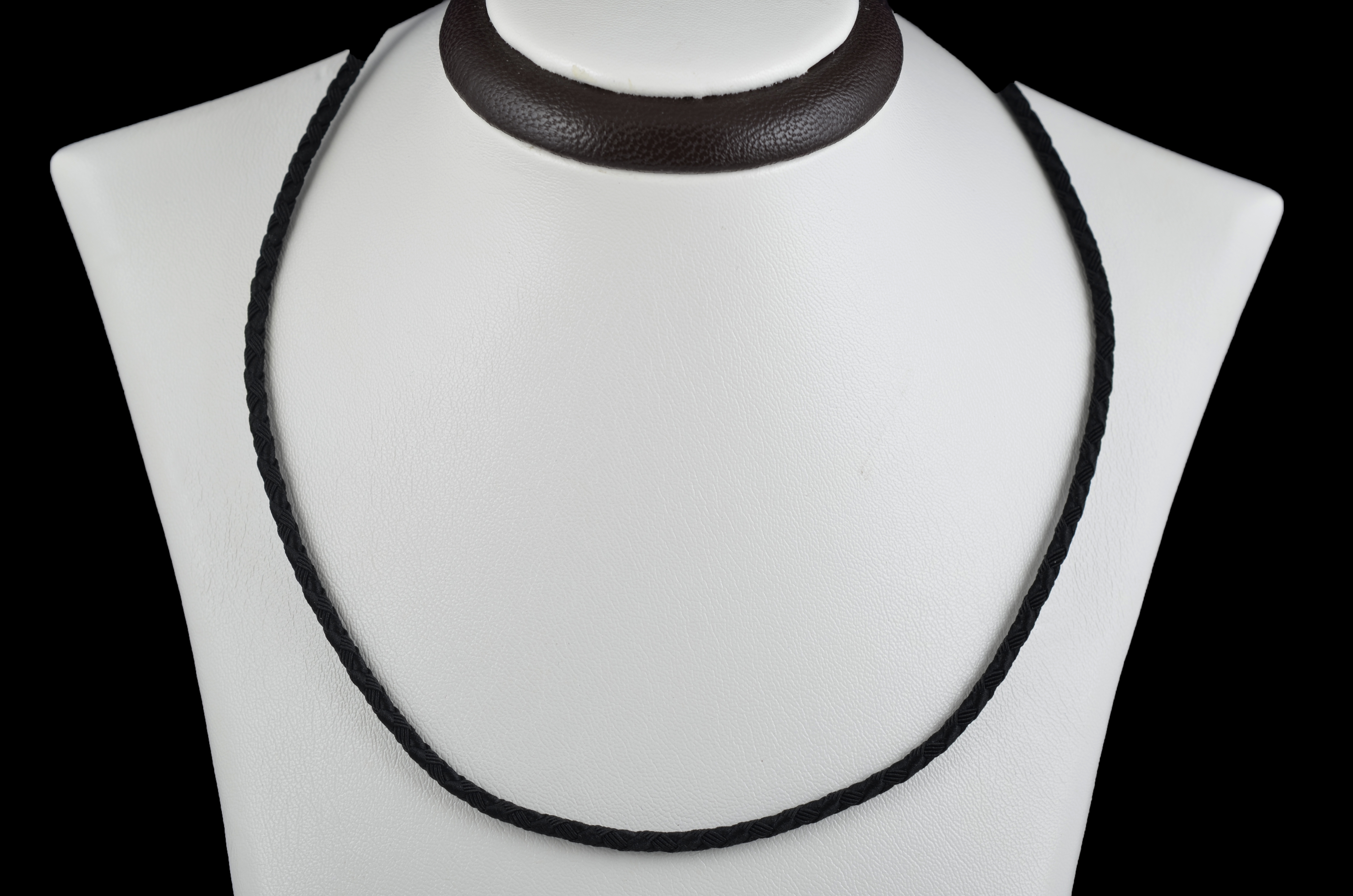

Серебряный шнурок Meridian 925 пробы в чернении 50 размер (806/4с500)