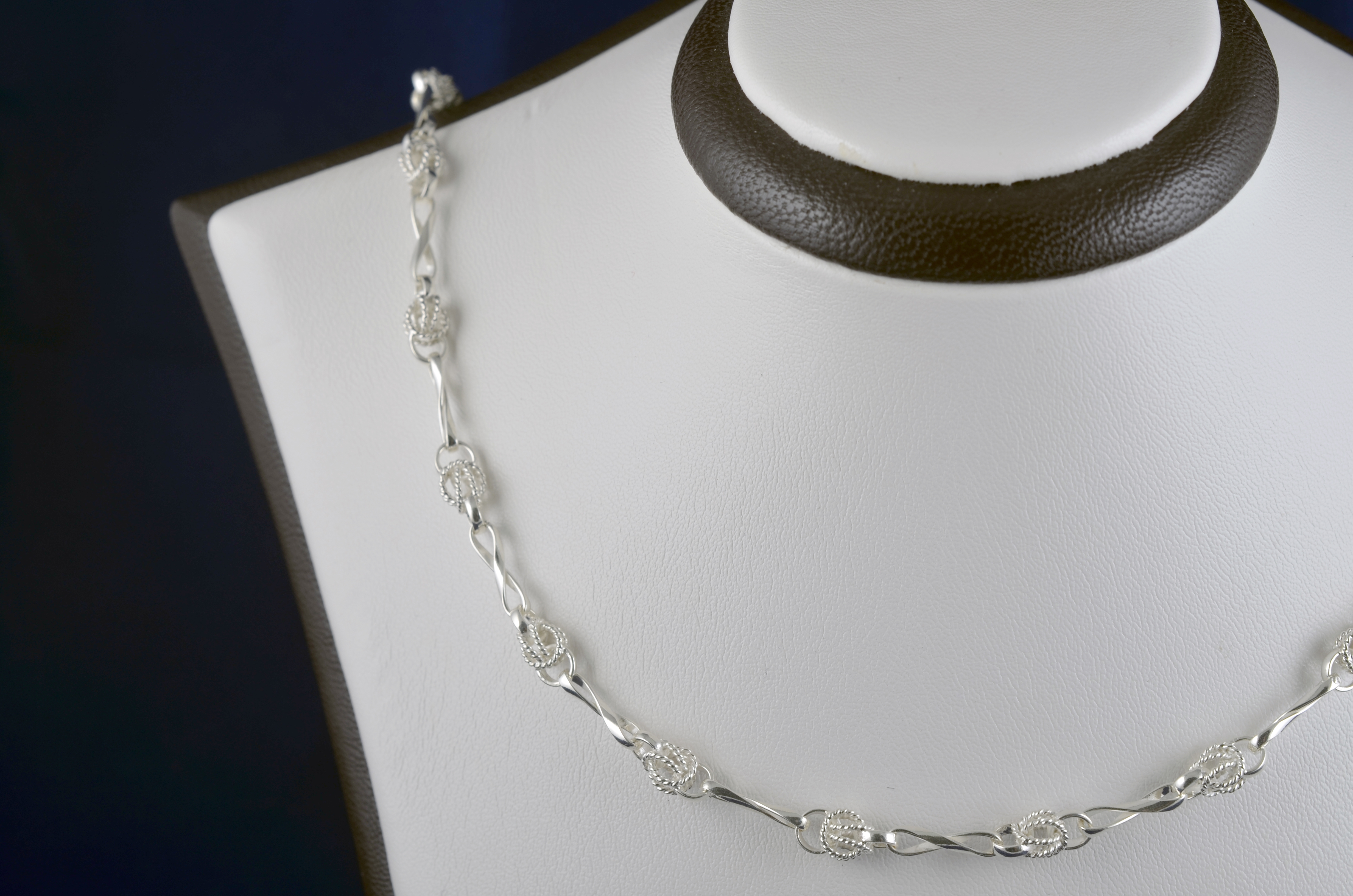 

Серебряная цепочка Meridian 925 пробы плетение "Орех на восьмерке" 55 размер