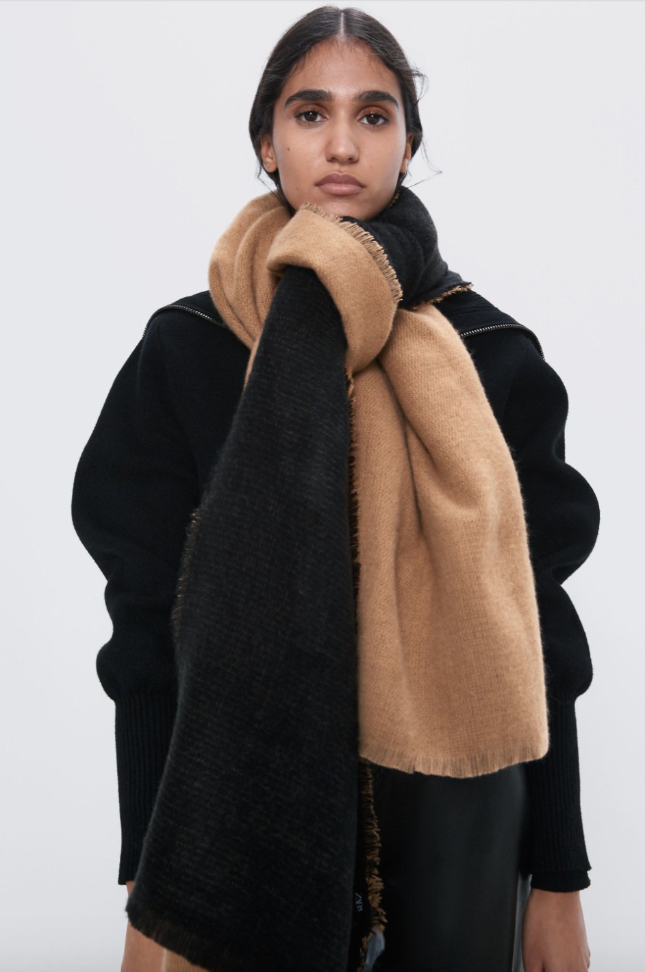 

Широкий шарф палантин черный с коричневым Zara 0653/241/085 8881