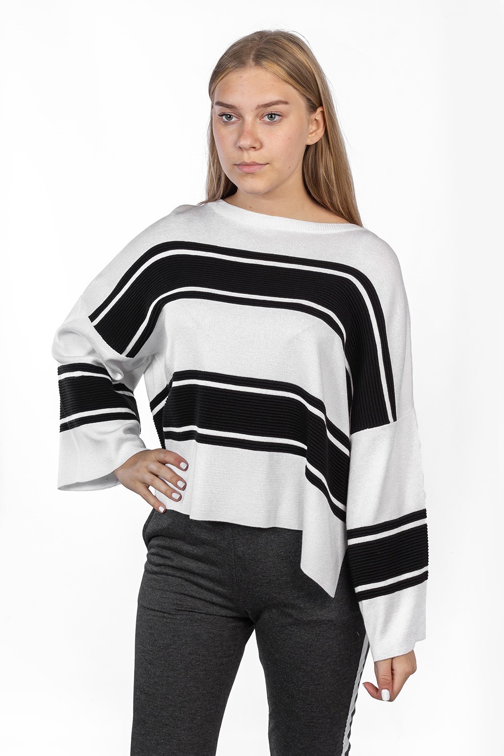 

Джемпер женский Karol Knit белый с черным М 15672