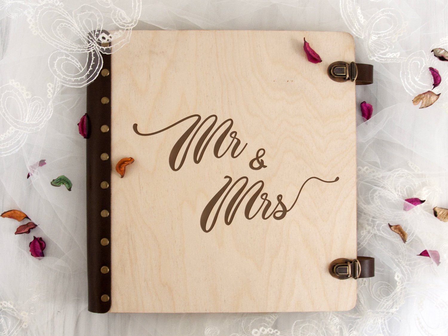

Деревянный свадебный альбом для фотографий "Mr & Mrs" с магнитными листами, подарок для молодоженов 20 листов, Светлое дерево, WOODPRESENT