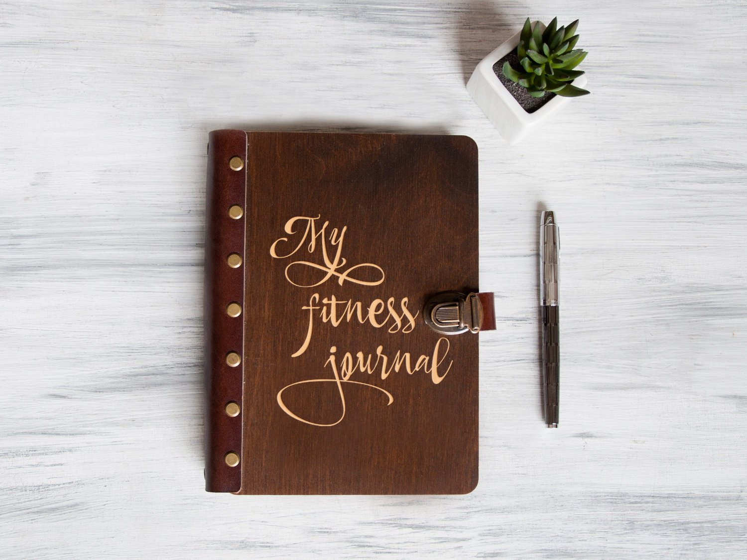 

Планер в деревянной обложке "My fitness journal" на кольцевом механизме в деревянной обложке, А5, 100 листов из них 30 черные без линовки для заметок, Темное дерево, WOODPRESENT