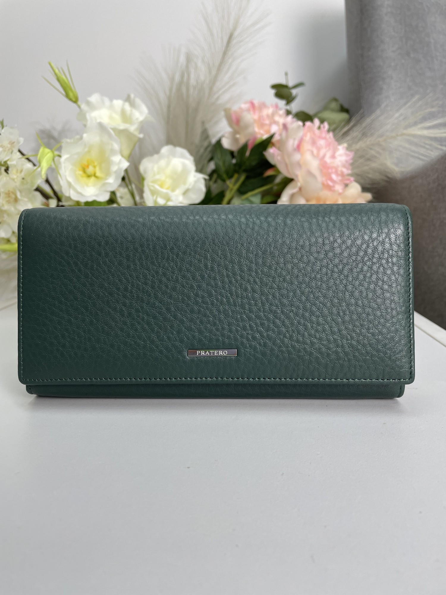 

Кошелёк женский кожаный 9,5 18 3 см. Magicbag Зеленый