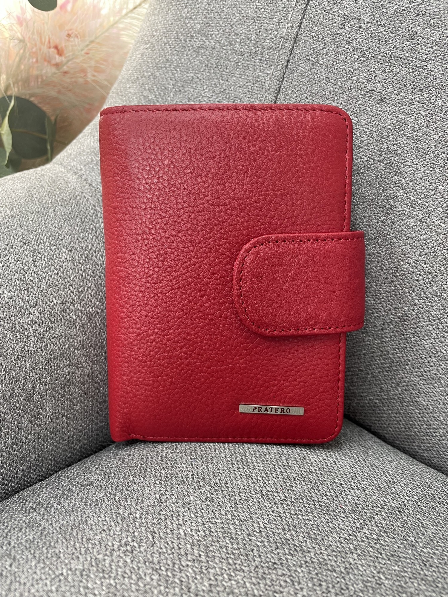 

Кошелёк женский кожаный 9 13 2 см. Magicbag Красный