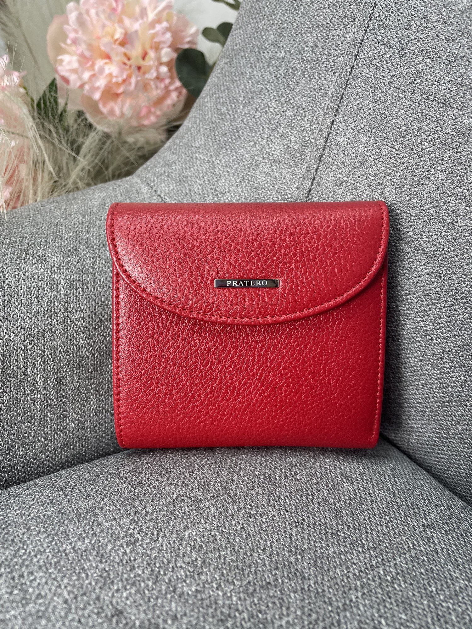 

Кошелёк женский кожаный 9 10 2 см. Magicbag Красный