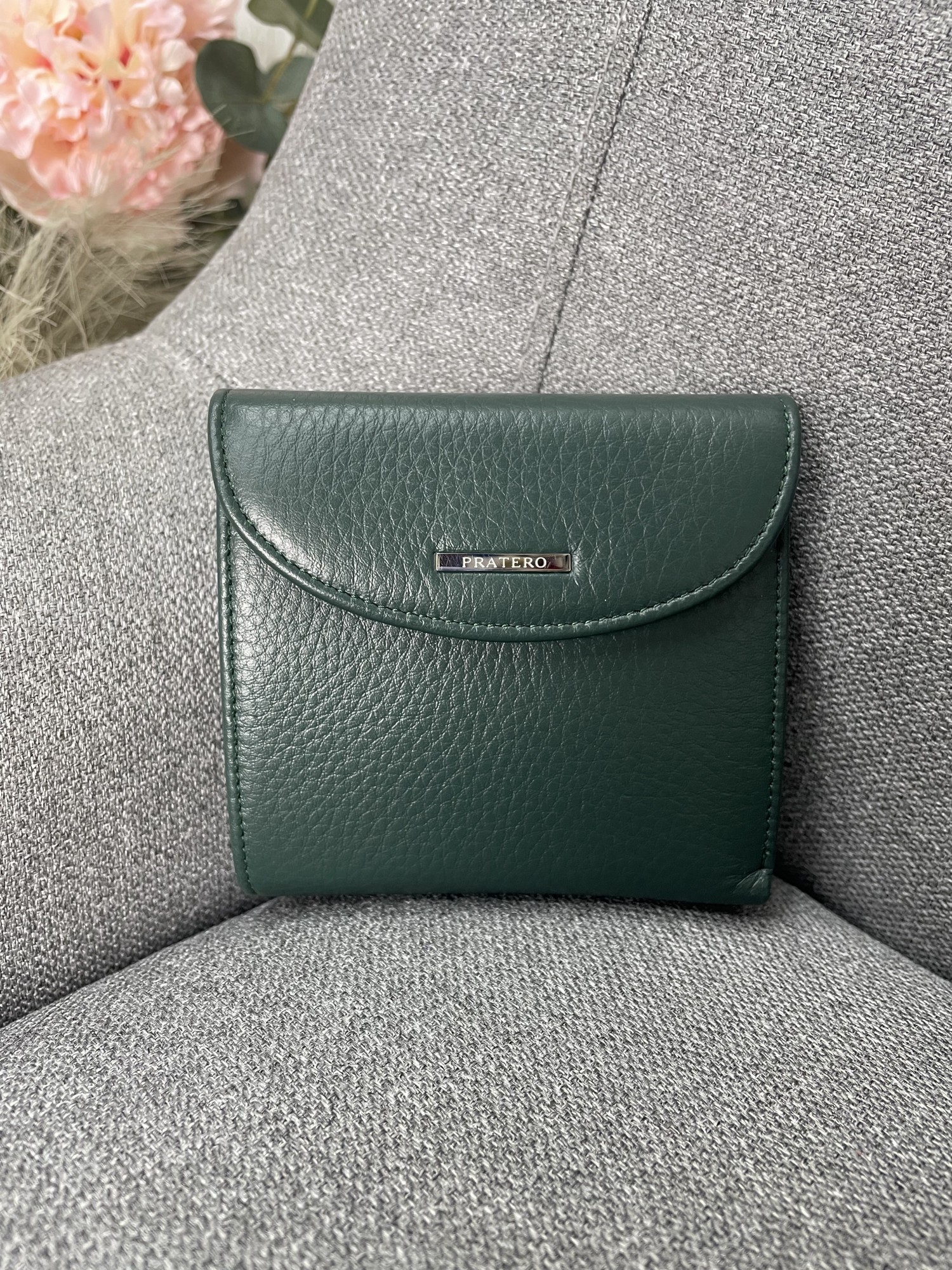 

Кошелёк женский кожаный 9 10 2 см. Magicbag Зеленый
