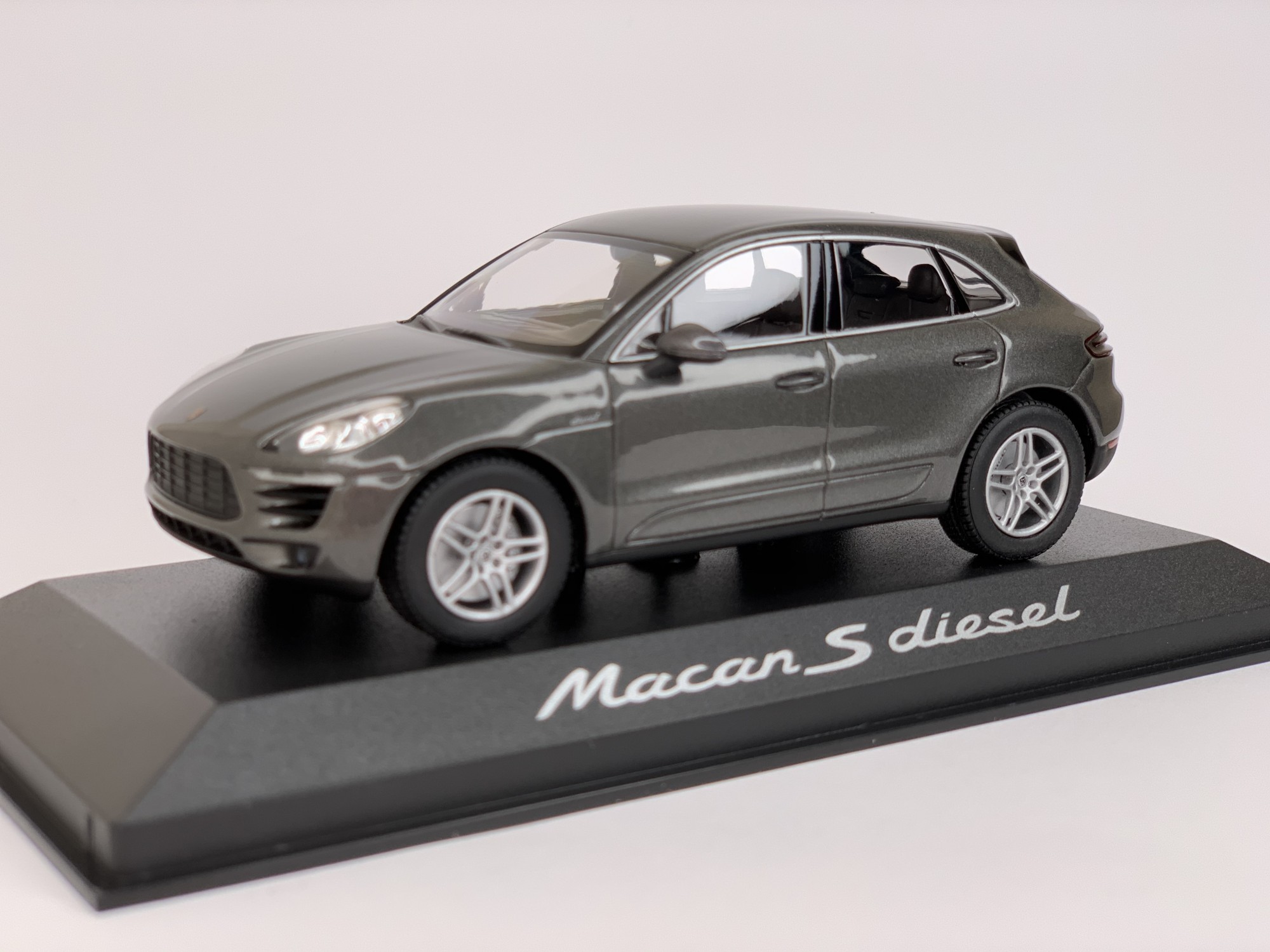 

Автомодель Minichamps Porsche Macan S diesel 2013 (WAP0201510E)