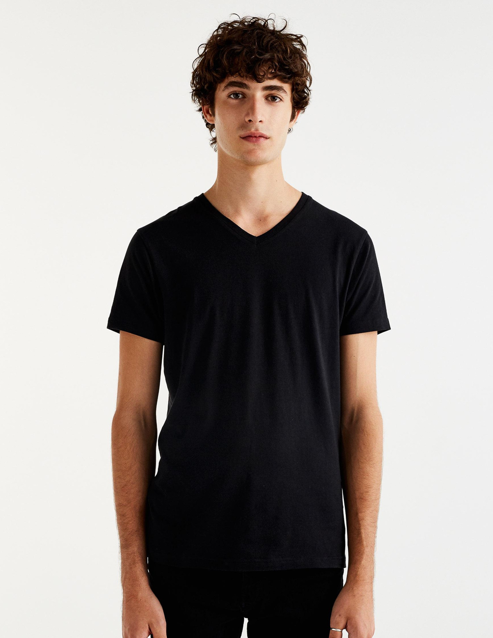 

Футболка PULL & BEAR М0111609 (9234/570/800) цвет черный S