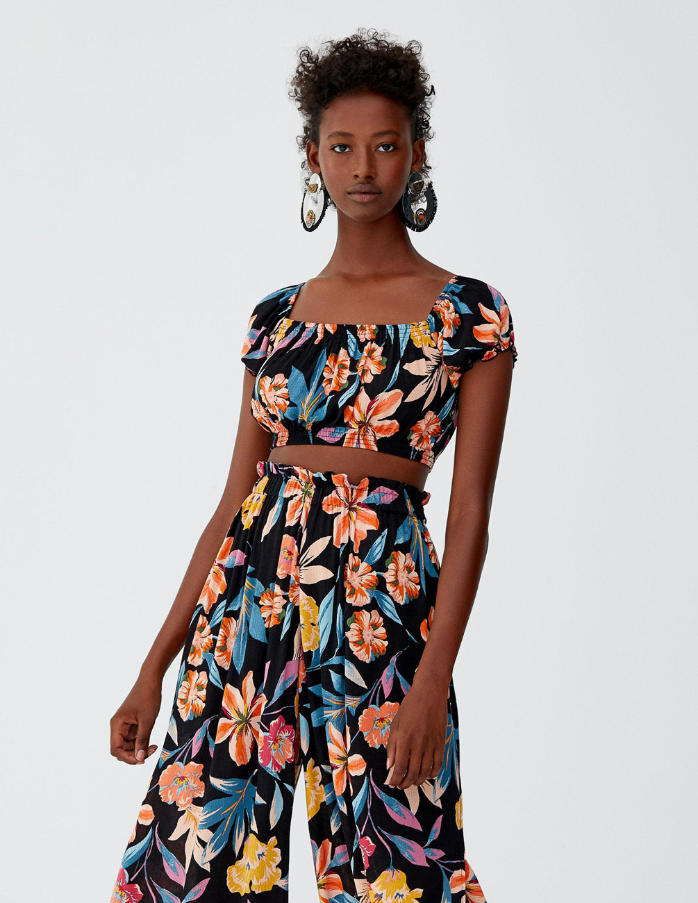 

Топ PULL & BEAR Ж1070319 (9471/381/800) цвет черный XS