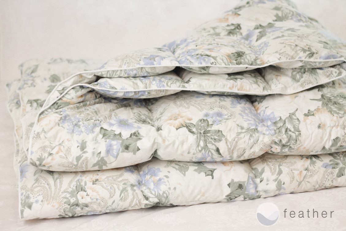 

Одеяло пухо-перьевое DREAMS COLOR150 х 220 с кантом PERYNKA