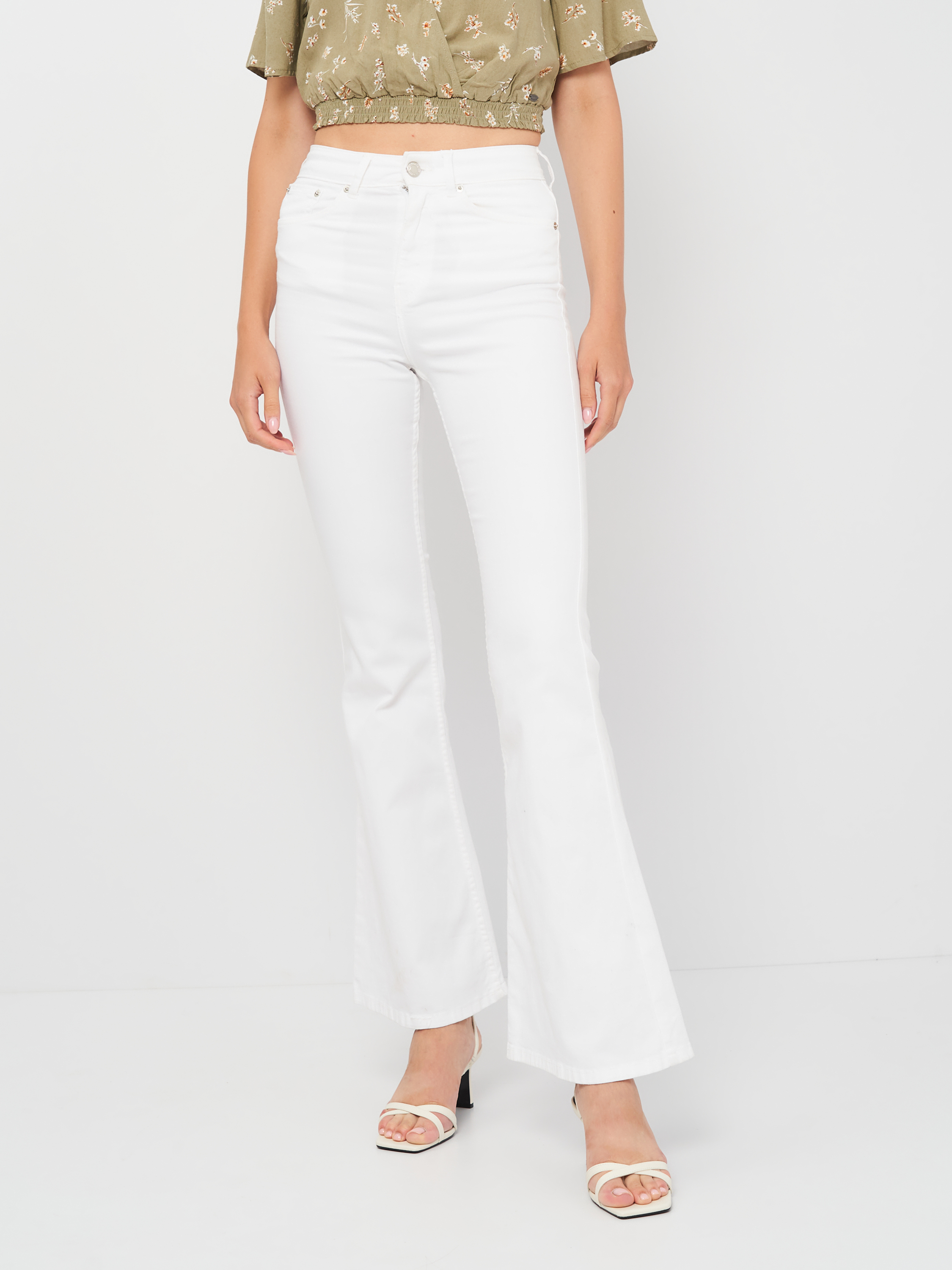 

Джинсы Bershka 0003/847/250 34 Белые