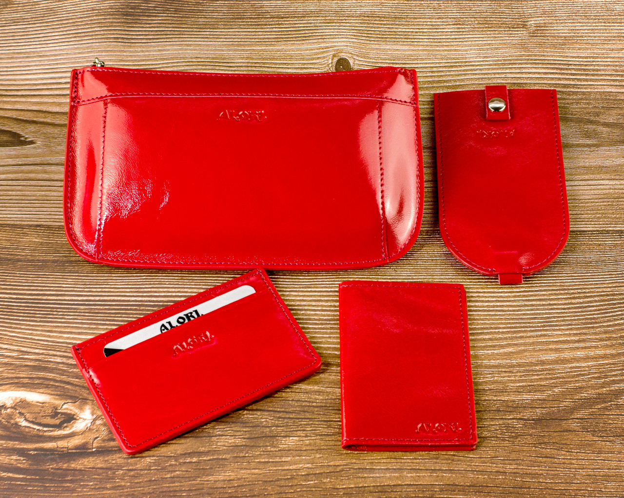 

Подарочный набор женских аксессуаров из натуральной гладкой лаковой кожи ALORI, красный PN-01-2 Red