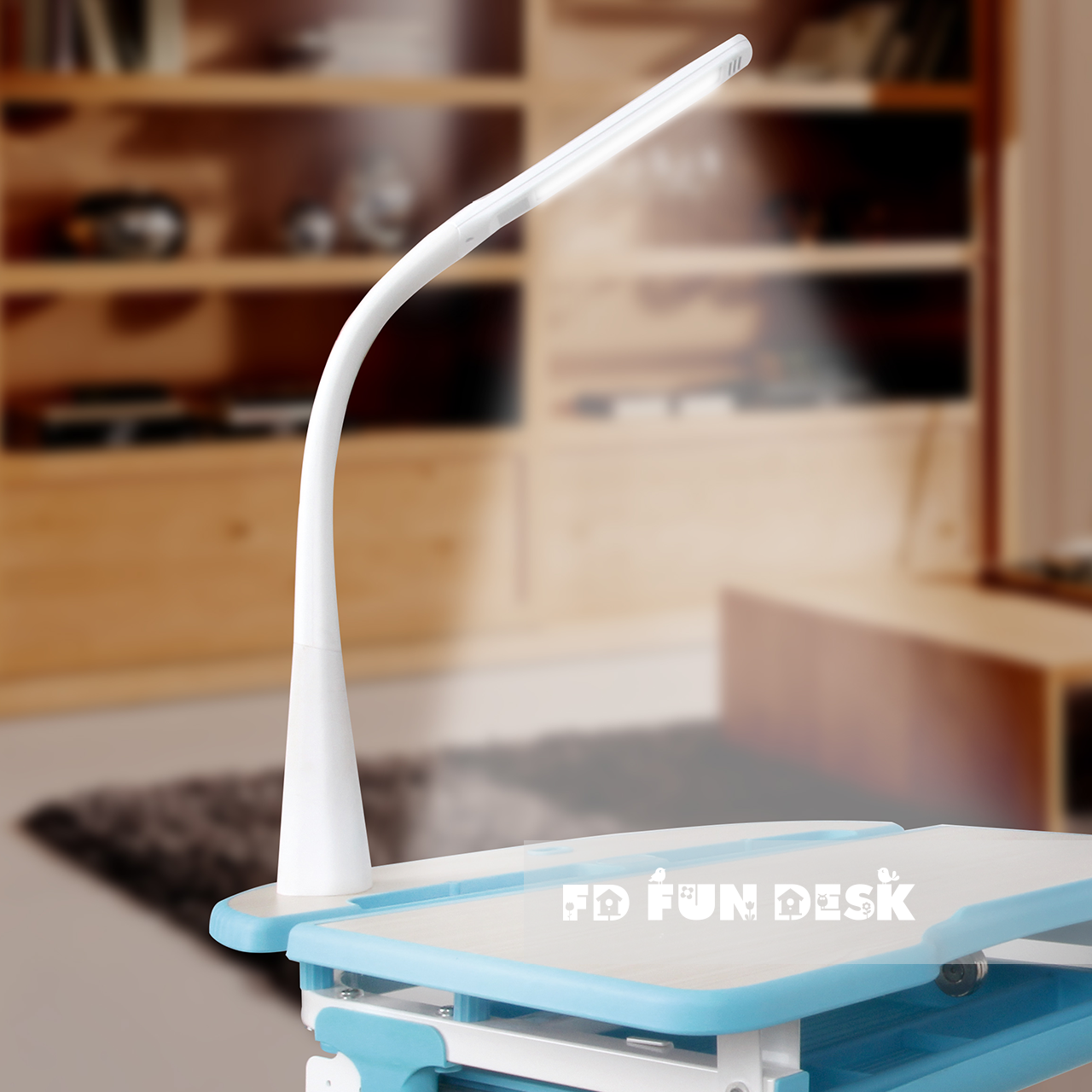 

Настольная светодиодная лампа FunDesk FAS-03