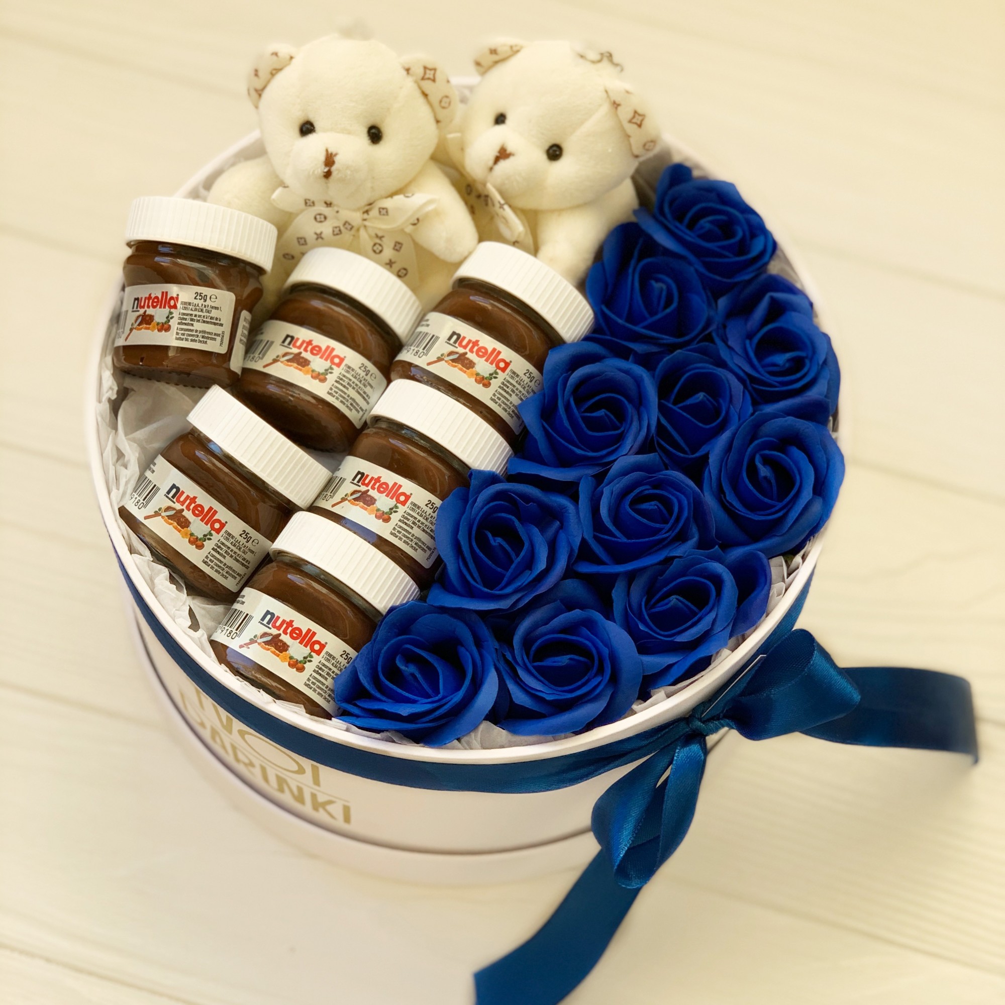 

Подарок для девушки YourGifts Подарочный бокс с синими мыльными розами, сладостями и мишками для сестры, жены, мамы, девушки. Подарок на день рождения.
