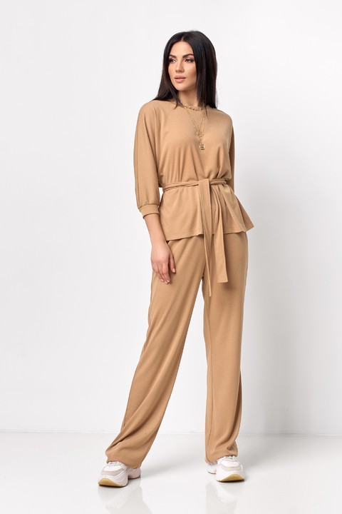 

Женский костюм Artmon 42-44 песочный