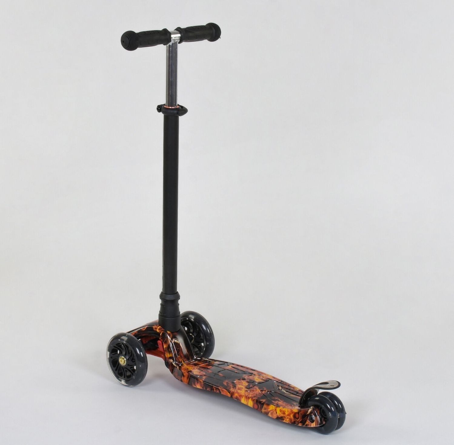 

Самокат Best Scooter А 24661 7791310 Maxi черный с огнем абстракция колеса PU свет d передних 12см