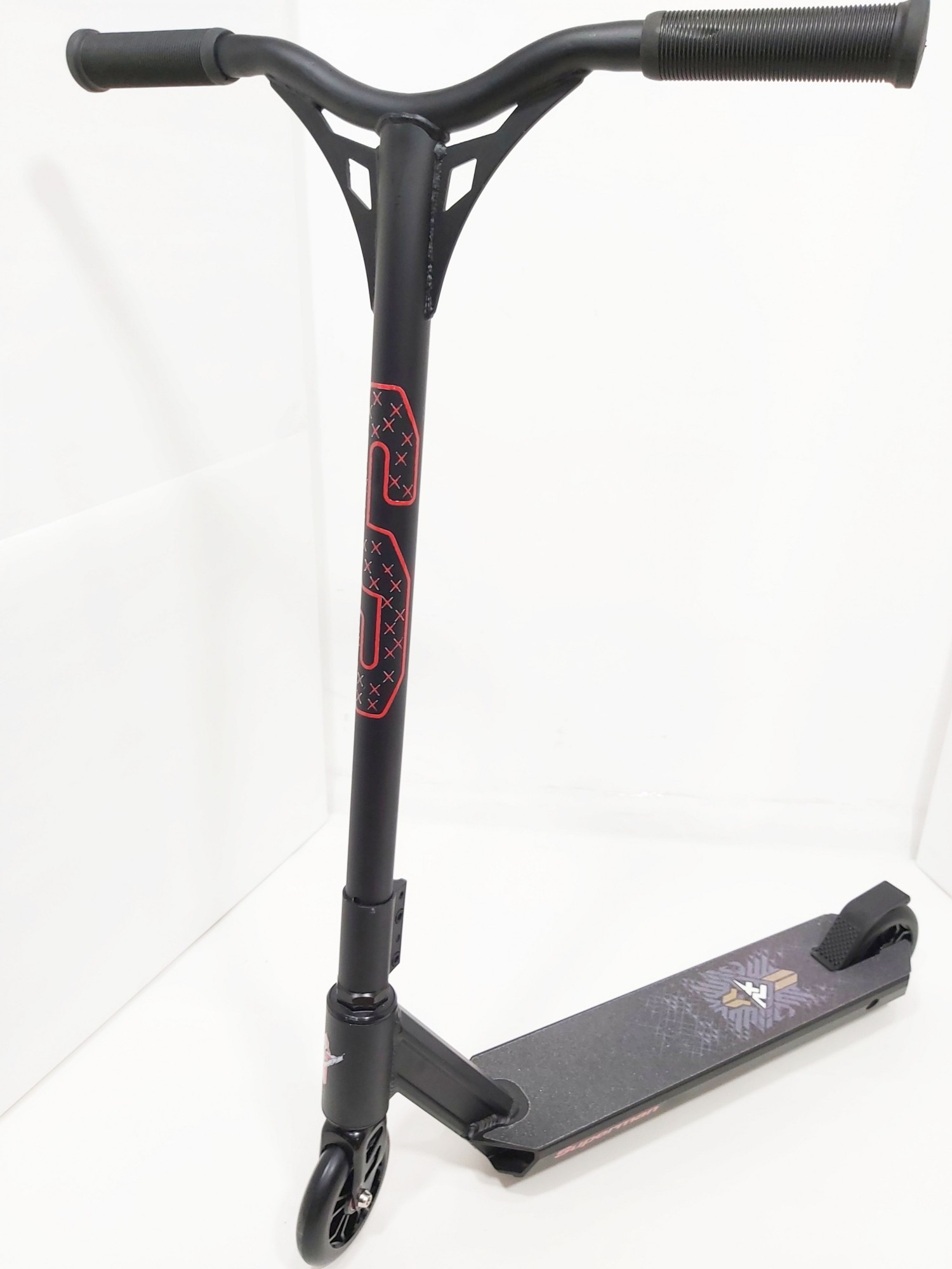 

Самокат для трюков Scooter SR 09D Oversized deck черный усиленная алюминиевая дека и руль колесо 11см