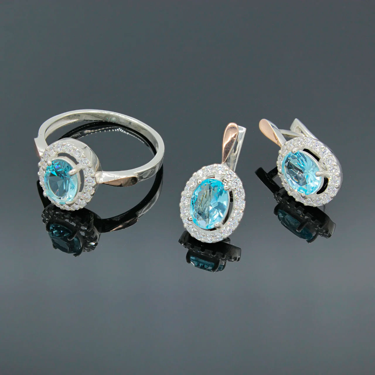 

Серебряное кольцо и серьги Diva Дива Безупречный овал с золотом и голубым фианитом 19 (008гг19)