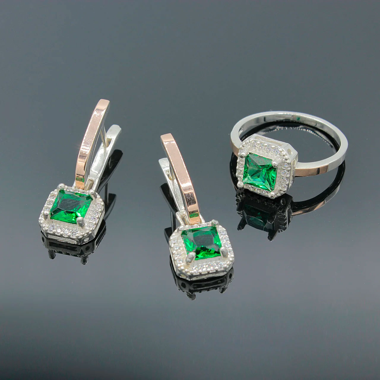 

Серебряное кольцо и серьги Diva Дива Магический квадрат с зеленым фианитом 17 (003гз17)