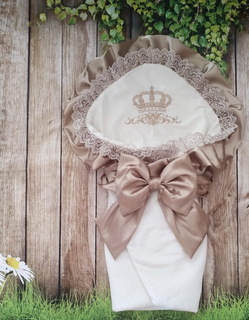 

Конверт плед для выписки без капюшона Велюровый с кружевом ШкодаМода TY564 бежевый (214354)