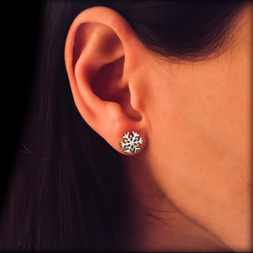 

Серебряные серьги гвоздики с закруткой Снежинки Selenit 23275