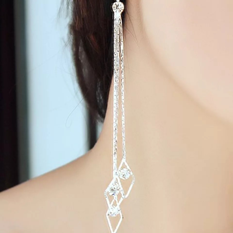 

Длинные женские серьги с тремя ромбами с камушками серебристые Fashion Jewelry 7128