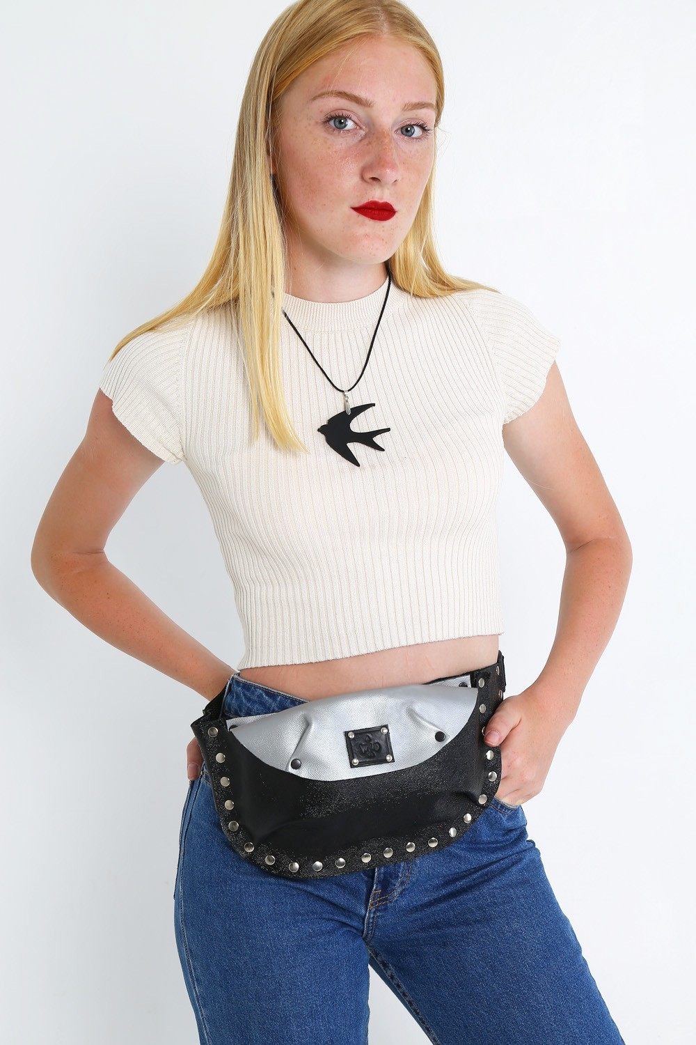 

Сумка-бананка Wild кожаная Серебристо-черная