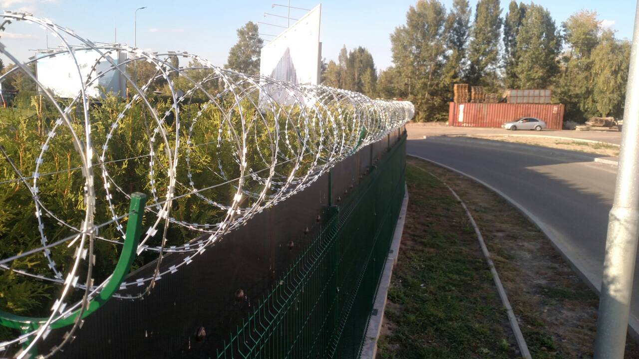 

Егоза ЗСК 600/3 -12,5 м.п. спіральний колючий дріт D=3,5 мм (SBB-05)