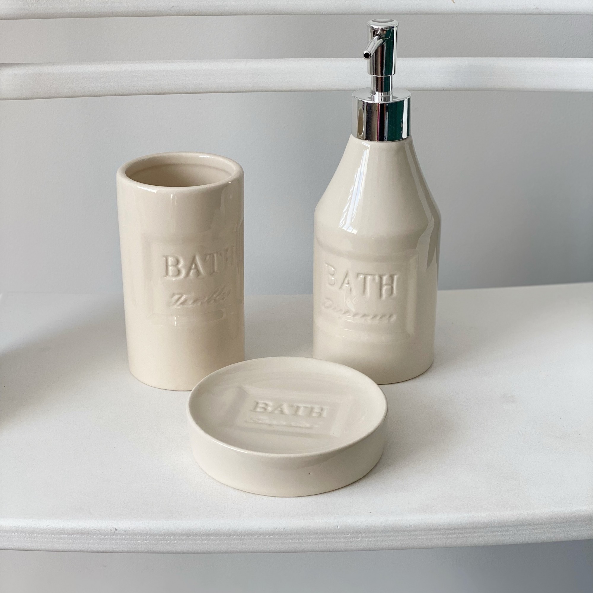 

Набор для ванной SoulDecor на три предмета Shower молочный