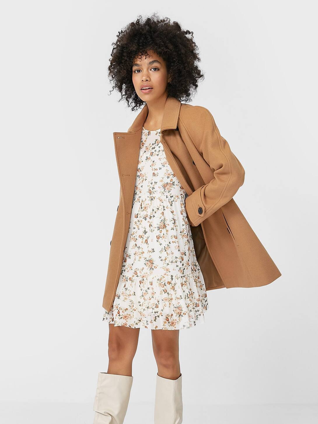 

Пальто Stradivarius 08898192444 M Коричневое