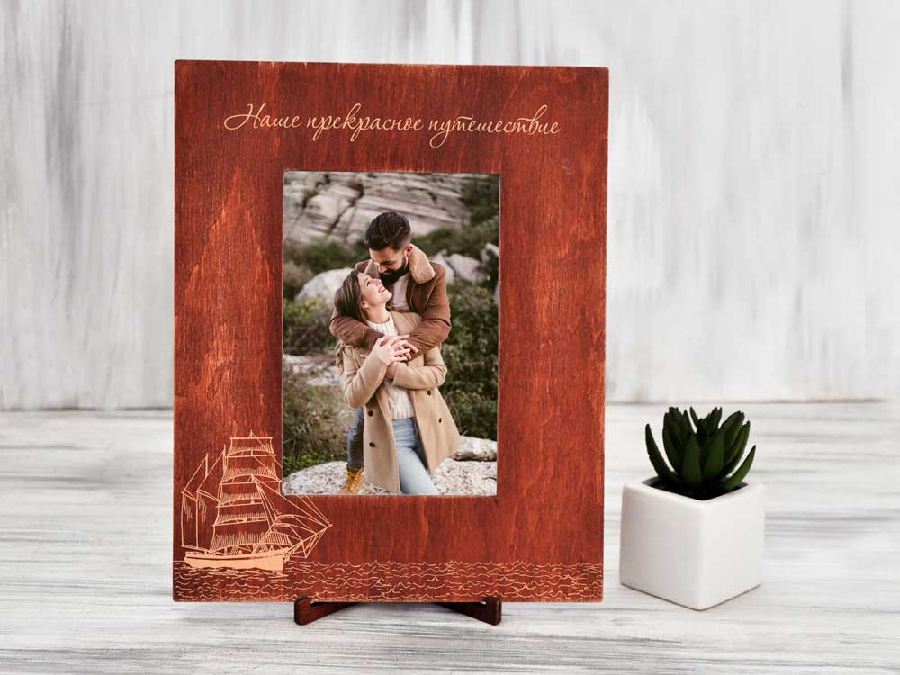 

Рамка для фото из дерева "Кораблик" 13х18, вертикальная, Красное дерево, WOODPRESENT